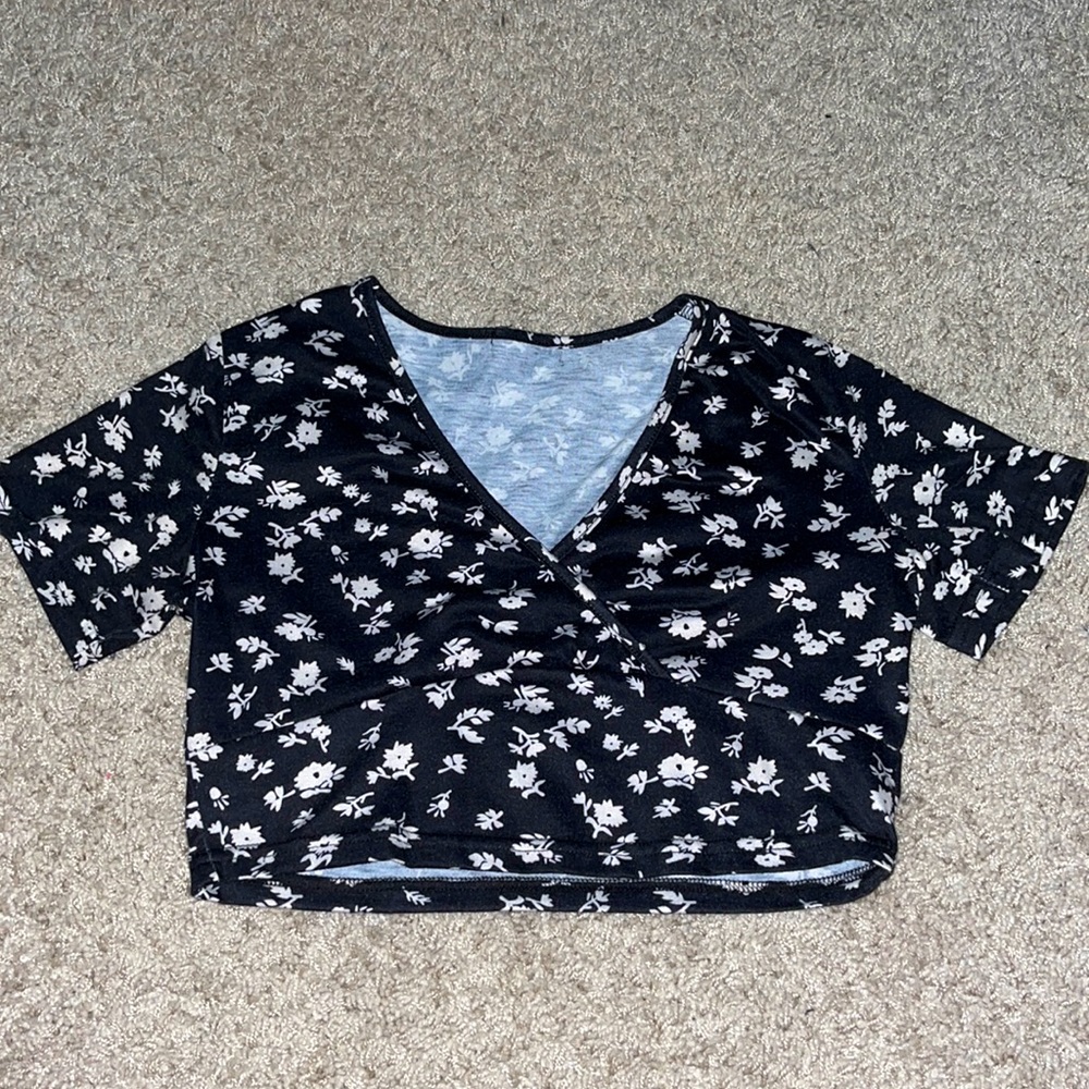 Floral print v neck crop top